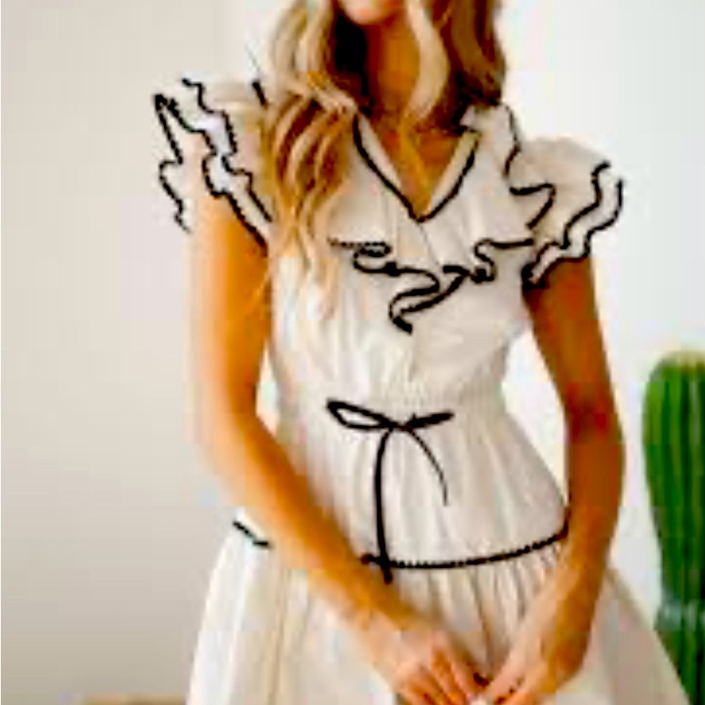 Cream and Black Ashlyn Mini Dress from Landry Kate. Size Medium.